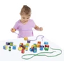 Kép 3/4 - Melissa & Doug 13775  FA KÉSZSÉGFEJLESZTŐ JÁTÉK FŰZŐS GYÖNGYÖK DOBOZBAN